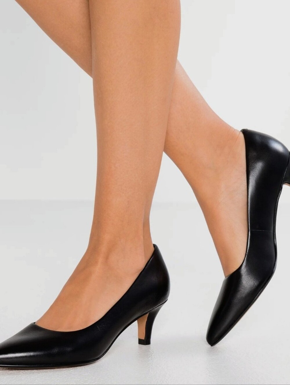 Clarks Linvale Jerica Black Leather Mid Heel Pumps Size 9 Medium.